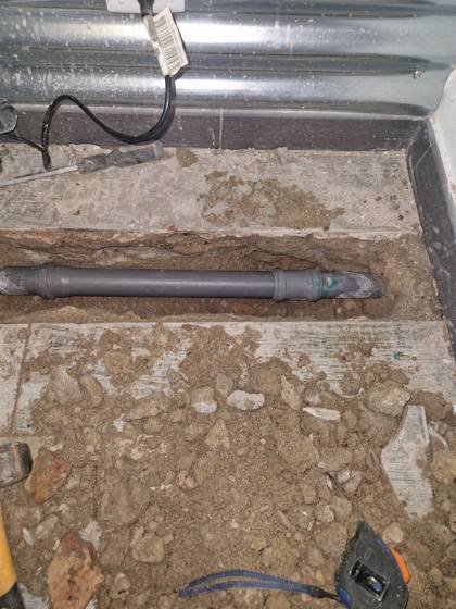 Trabalho de canalização e desentupimento realizado pela Só Esgotos, foto 40