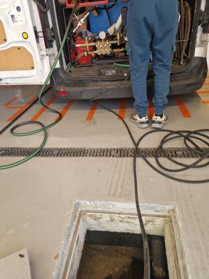 Trabalho de canalização e desentupimento realizado pela Só Esgotos, foto 45