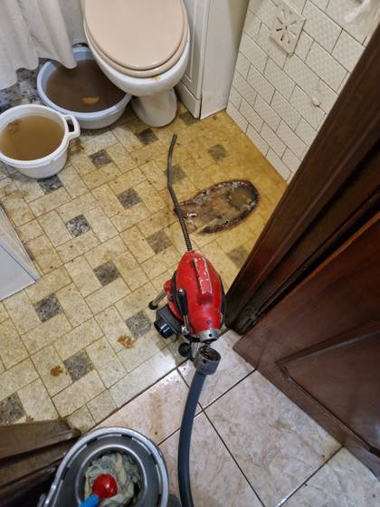 Trabalho de canalização e desentupimento realizado pela Só Esgotos, foto 49