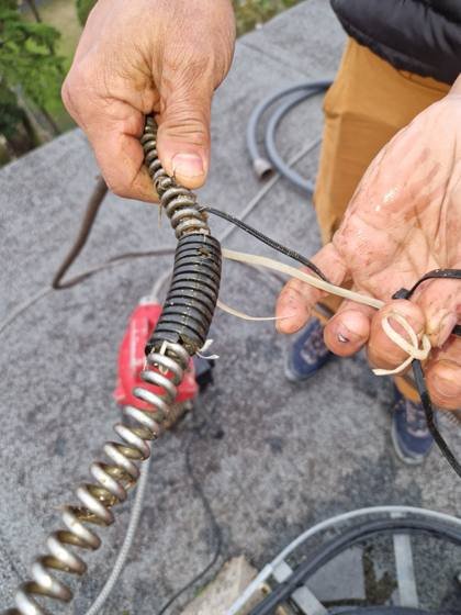 Trabalho de canalização e desentupimento realizado pela Só Esgotos, foto 54