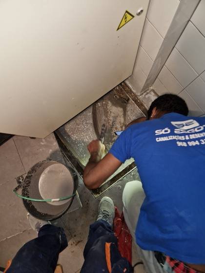 Trabalho de canalização e desentupimento realizado pela Só Esgotos, foto 58