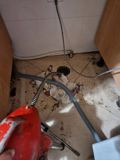 Trabalho de canalização e desentupimento realizado pela Só Esgotos, foto 60
