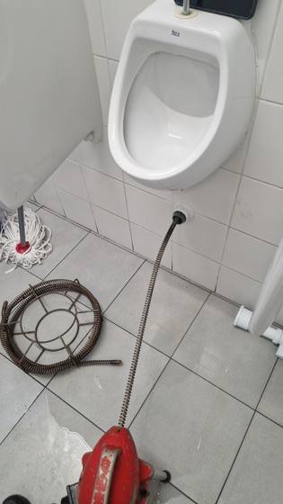 Trabalho de canalização e desentupimento realizado pela Só Esgotos, foto 118