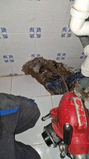 Trabalho de canalização e desentupimento realizado pela Só Esgotos, foto 130