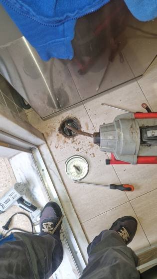 Trabalho de canalização e desentupimento realizado pela Só Esgotos, foto 135