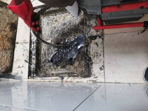 Trabalho de canalização e desentupimento realizado pela Só Esgotos, foto 152