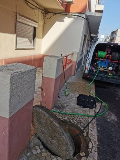 Trabalho de canalização e desentupimento realizado pela Só Esgotos, foto 159